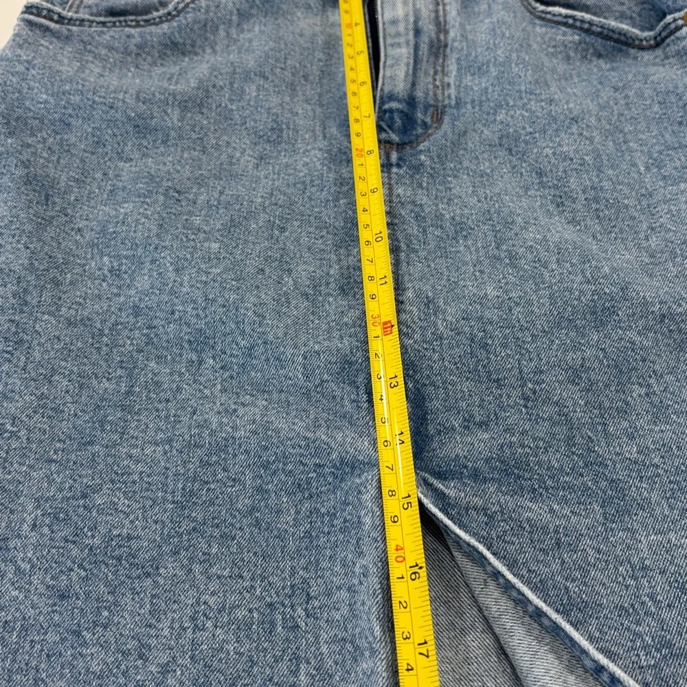 Universal Thread medium wash Blue‎ Denim Skirt women’s size 4 in great condition